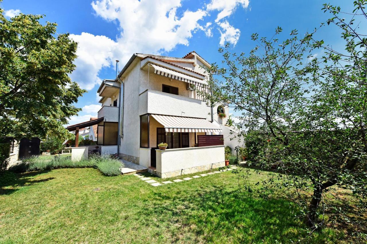Irena Arvaj Apartman *
