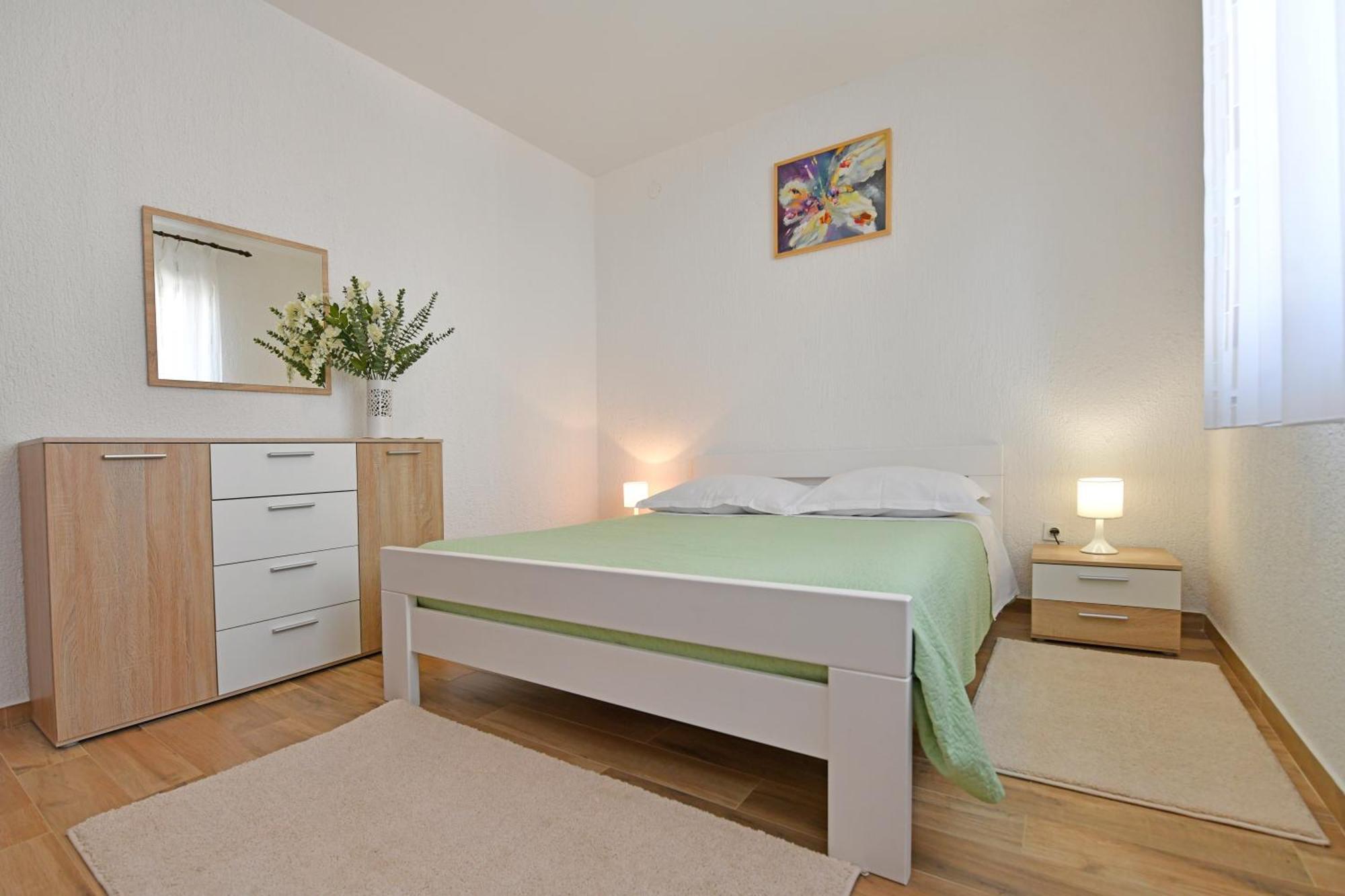 Apartment Irena Arvaj