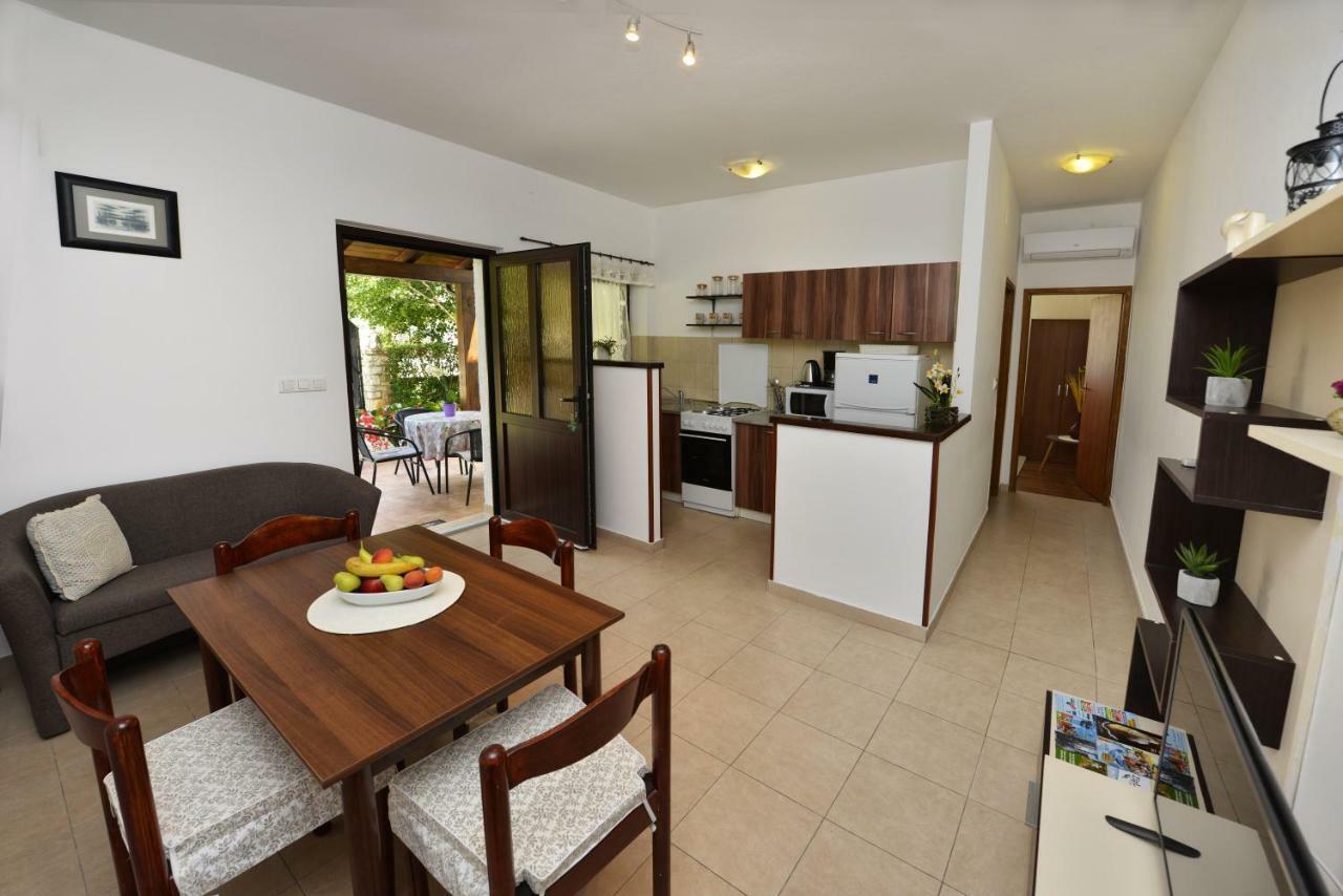 Apartman Irena Arvaj *
