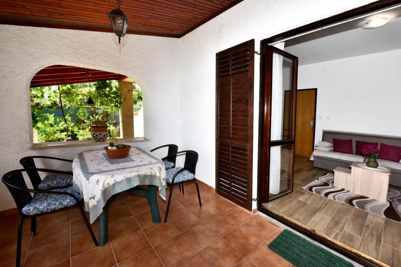 Appartement Irena Arvaj *